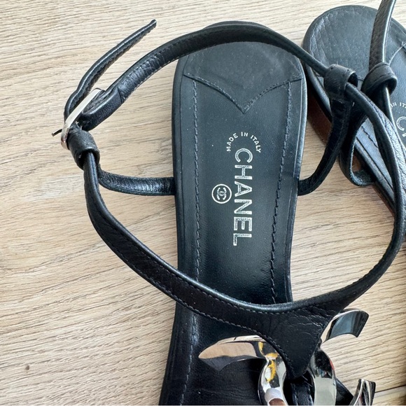 Chanel Oversized CC Logo Black Leather Thong Sandals Size 41 / US 11 - Picture 3 of 9